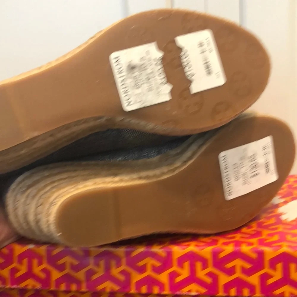 🎉🎉🎉NIB Tory Burch Filipa Wedge Pewter Silver 10.5/9.5